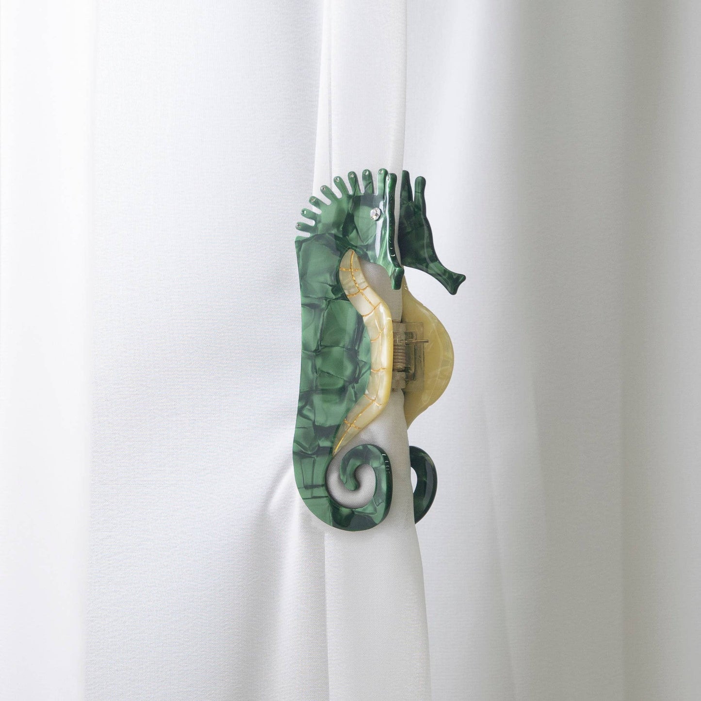 Seahorse Hair Claw: Sand