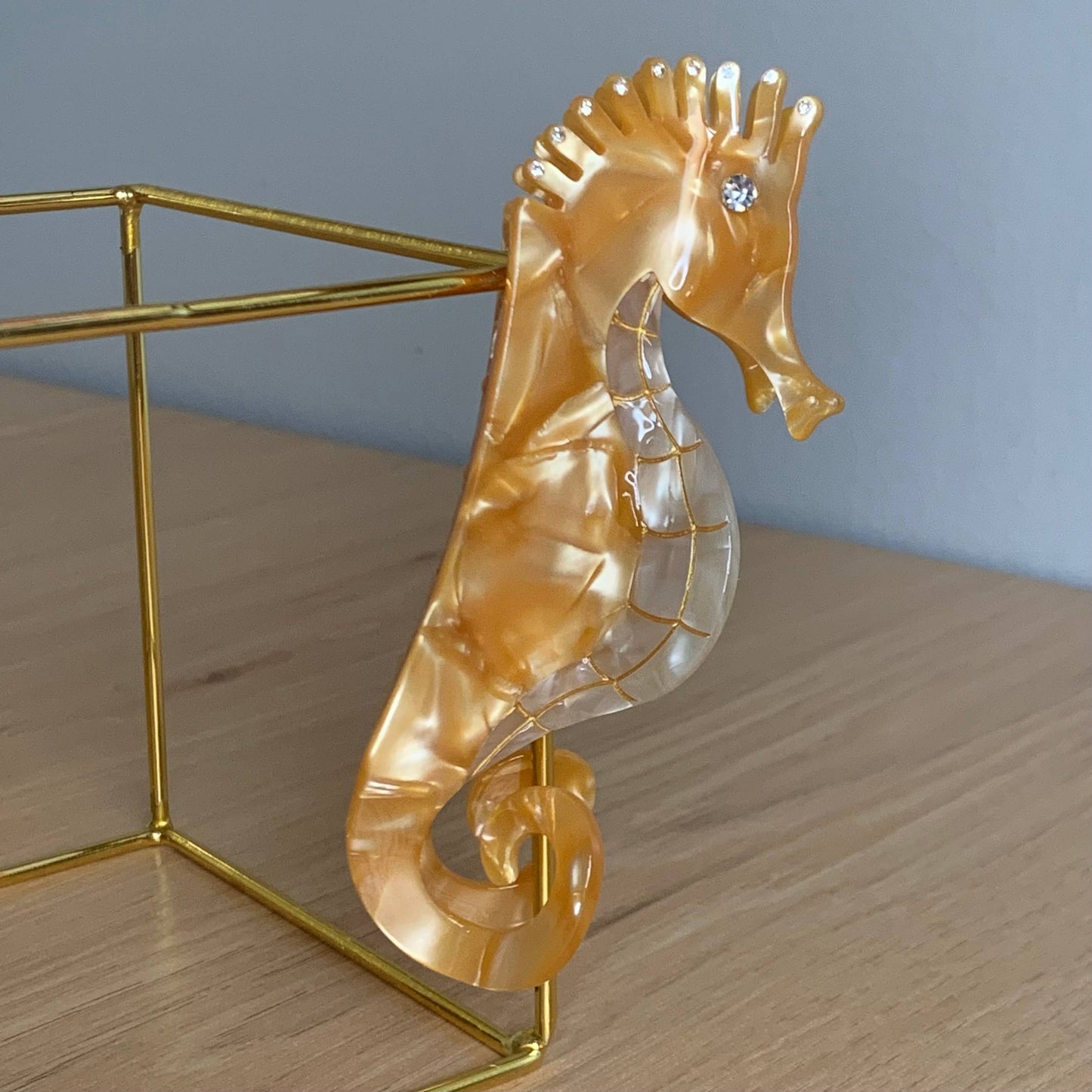 Seahorse Hair Claw: Sand