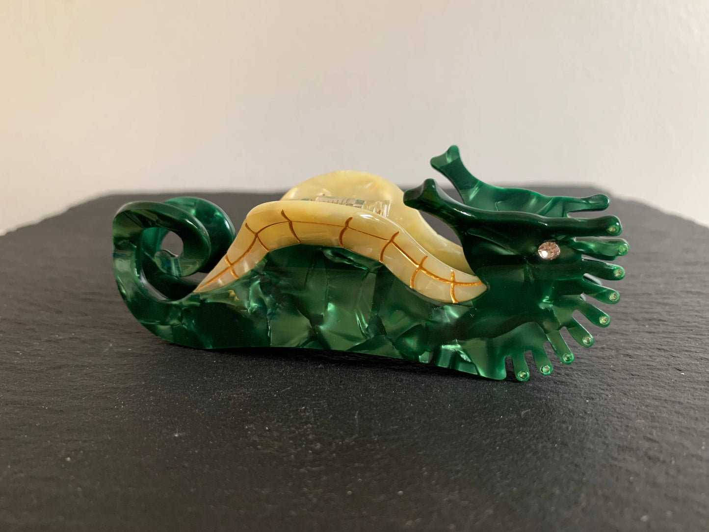 Seahorse Hair Claw: Sand