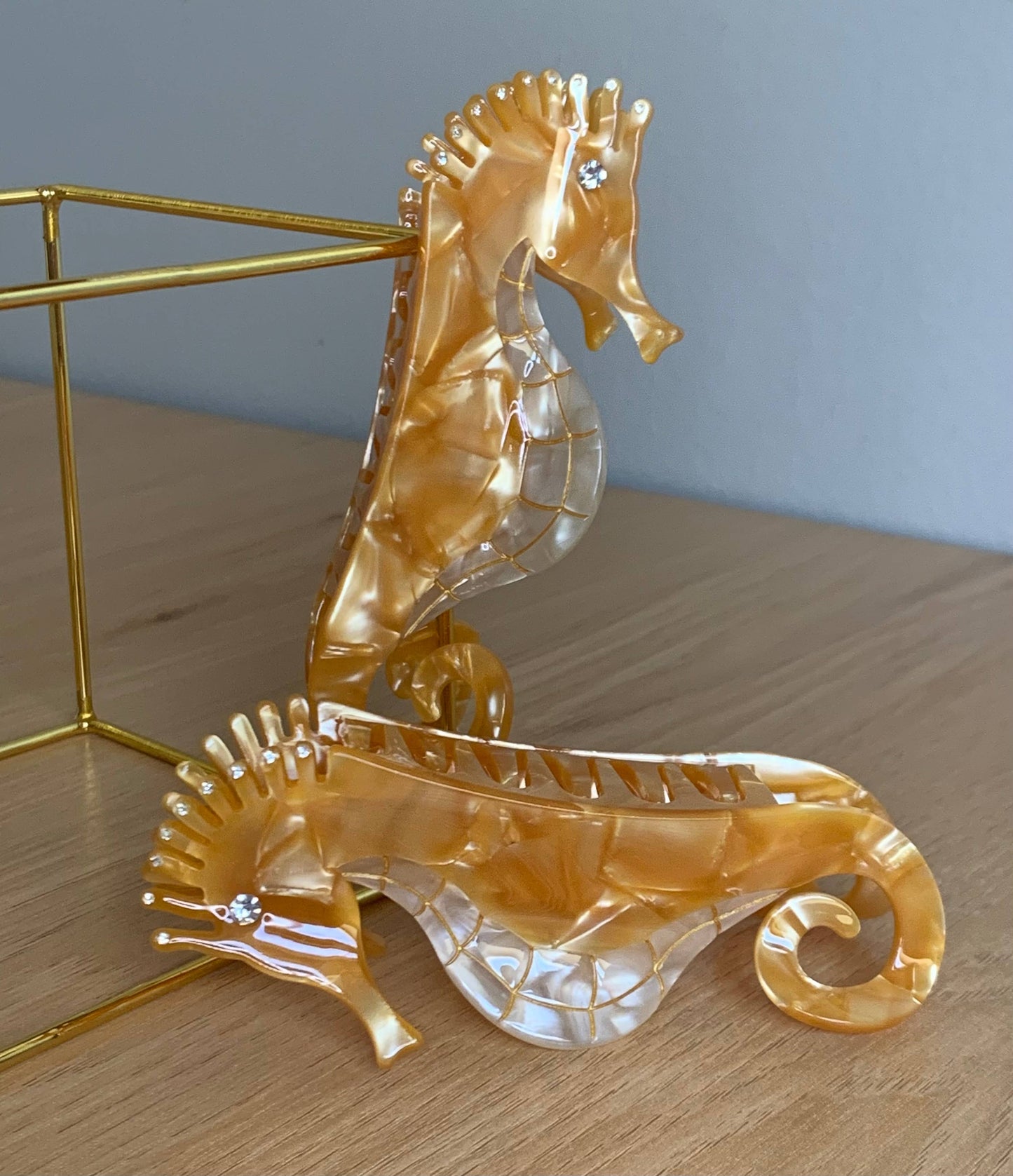Seahorse Hair Claw: Sand