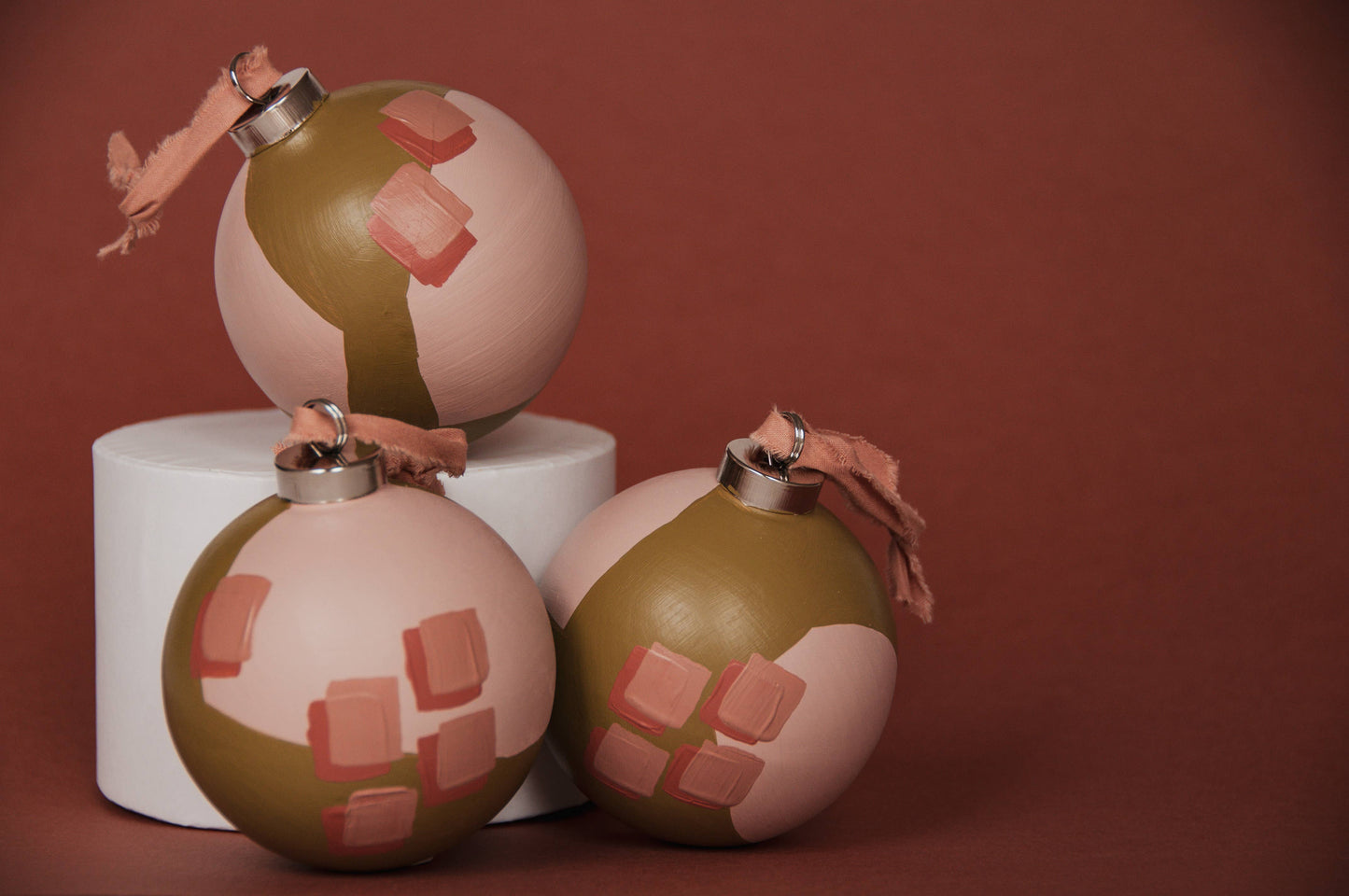 Modern "RIBBON" Hand Painted Ornament